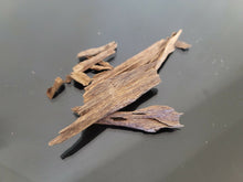 Load image into Gallery viewer, عود الند الرهيب عود الند الروحاني خشب عود الند الاصلي الطبيعي النادر جدا العود