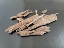 Load image into Gallery viewer, عود الند الرهيب عود الند الروحاني خشب عود الند الاصلي الطبيعي النادر جدا العود