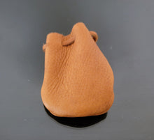 Load image into Gallery viewer, محفظة الرق الحر الروحاني الاصلي النادر للاغراض والاحجار الروحانية