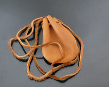 Load image into Gallery viewer, محفظة الرق الحر الروحاني الاصلي النادر للاغراض والاحجار الروحانية