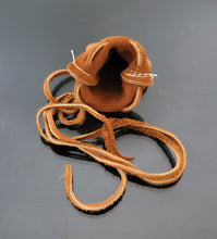 Load image into Gallery viewer, محفظة الرق الحر الروحاني الاصلي النادر للاغراض والاحجار الروحانية