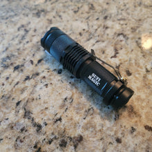 Load image into Gallery viewer, ضور استكشاف الاحجار الروحانية والمشعة والرصود والكنوز ضوء المستكشفين لاول مره