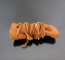 Load image into Gallery viewer, محفظة الرق الحر الروحاني الاصلي النادر للاغراض والاحجار الروحانية