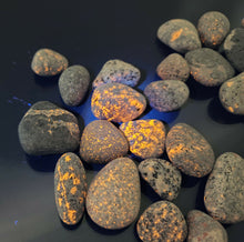 Load image into Gallery viewer, حجر الفسفور الروحاني المشع المضيء بالظلام الطبيعي والاصلي فعال وبالضمان