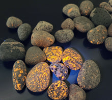 Load image into Gallery viewer, حجر الفسفور الروحاني المشع المضيء بالظلام الطبيعي والاصلي فعال وبالضمان