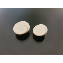 Load image into Gallery viewer, خرزة العطف البحري الروحاني الاصلي المار مهرة او خرزة الحية تتحرك بالخل زوج فعال