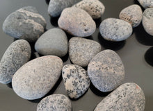 Load image into Gallery viewer, حجر الفسفور الروحاني المشع المضيء بالظلام الطبيعي والاصلي فعال وبالضمان