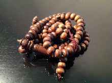 Load image into Gallery viewer, مسبحة الختام الروحانية خشب حاتم من اندر المسابح مسباح روحاني خشب طبيعي بالظمان