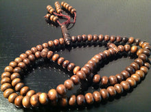 Load image into Gallery viewer, مسبحة الختام الروحانية خشب حاتم من اندر المسابح مسباح روحاني خشب طبيعي بالظمان