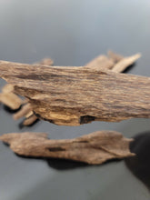 Load image into Gallery viewer, عود الند الرهيب عود الند الروحاني خشب عود الند الاصلي الطبيعي النادر جدا العود