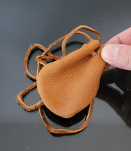 Load image into Gallery viewer, محفظة الرق الحر الروحاني الاصلي النادر للاغراض والاحجار الروحانية