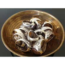 Load image into Gallery viewer, خواتم روحانية عقيق يماني وفضة - خواتم روحانية صالحة - شيخ روحاني معالج روحاني حرز خرز ابطال السحر علاج روحاني رقية شرعية