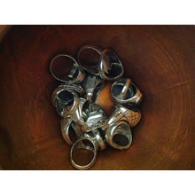 Load image into Gallery viewer, خواتم روحانية عقيق يماني وفضة - خواتم روحانية صالحة - شيخ روحاني معالج روحاني حرز خرز ابطال السحر علاج روحاني رقية شرعية